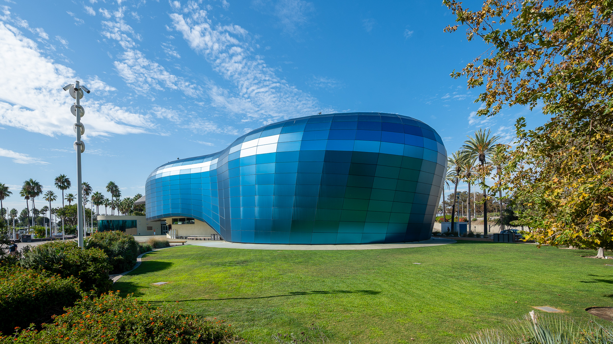 Front lawn of Aquarium with Pacific Visions building behind